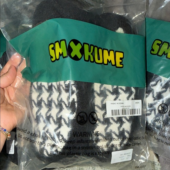 Cozy Black and White Women's Slippers - Picture 3 of 6